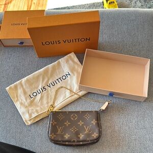 Louis Vuitton Monogram Mini Pochette
